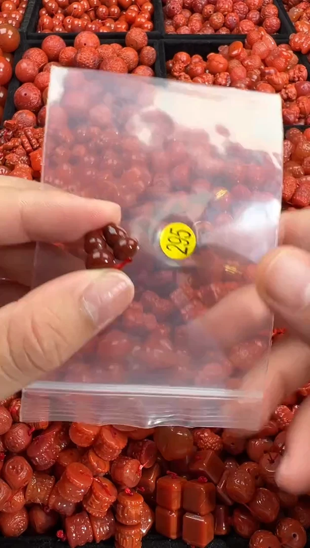 南红玛瑙未镶嵌颈饰1