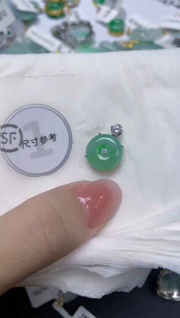 颈饰未镶嵌翡翠天然缅甸翡翠A货多样性发一件