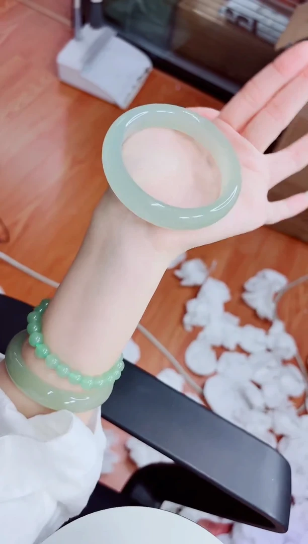 未镶嵌手镯石英质玉31/56.2AAA