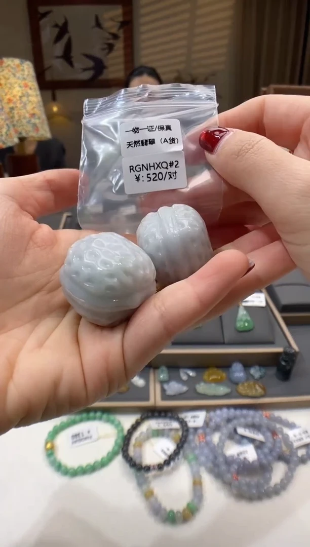 【闪购商品】翡翠颈饰未镶嵌核桃