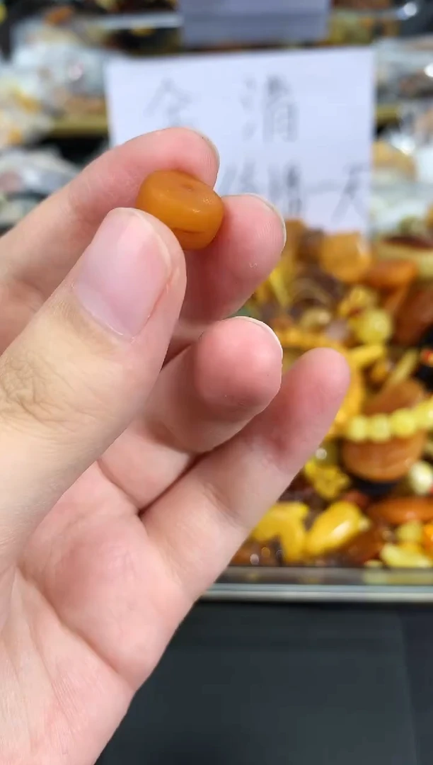 蜜蜡未镶嵌珠宝奇石16