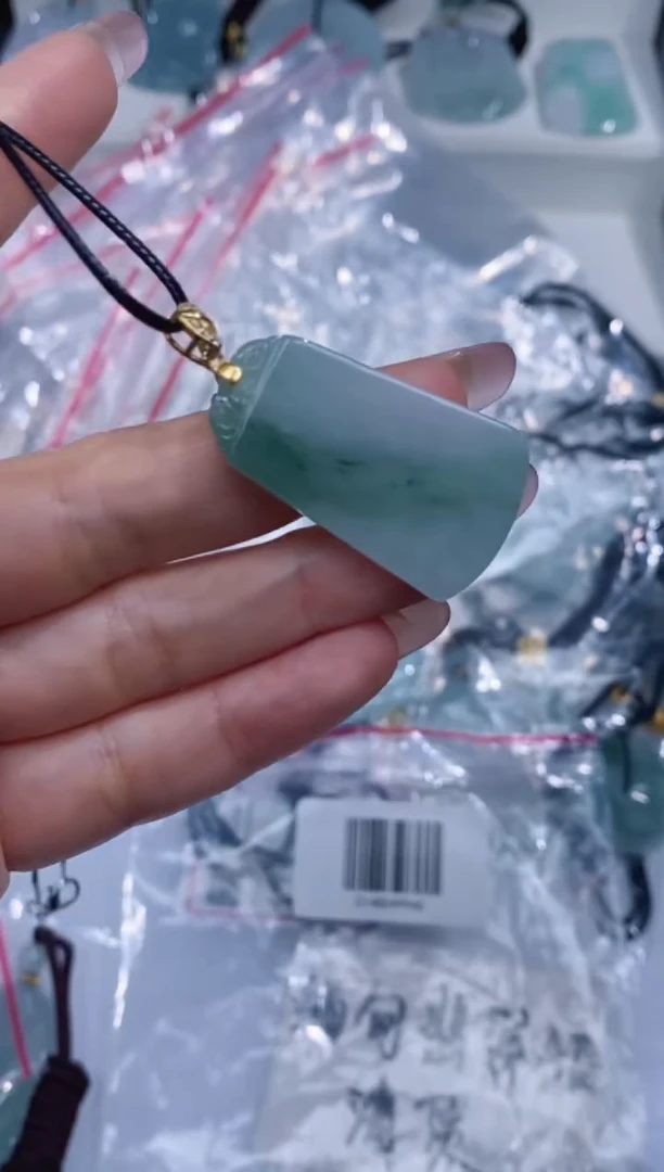 颈饰未镶嵌翡翠吊坠