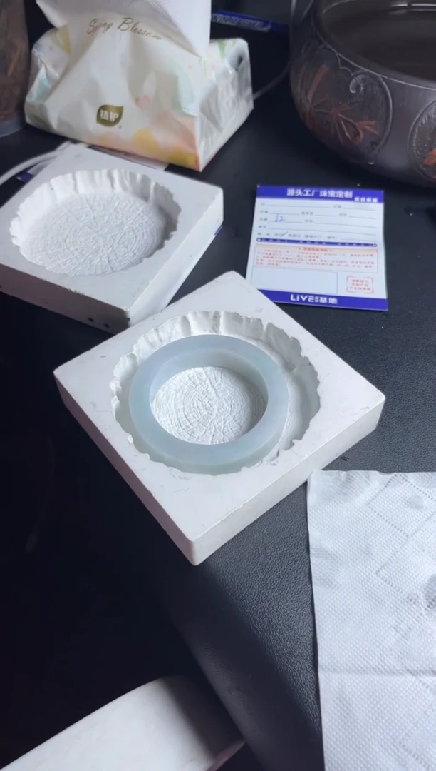 未镶嵌手镯定制翡翠从*定制产品不退不换