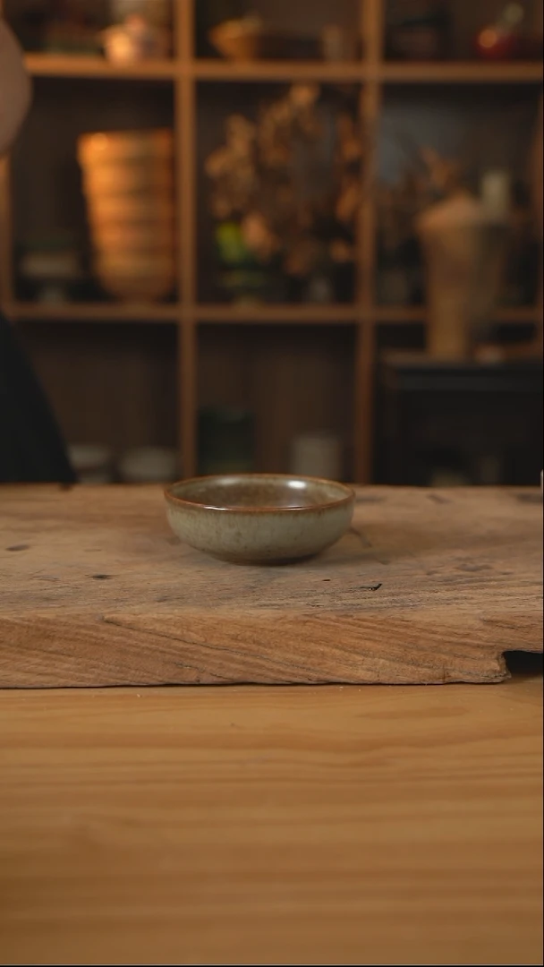 奶奶系列的大号蘸料碟1个