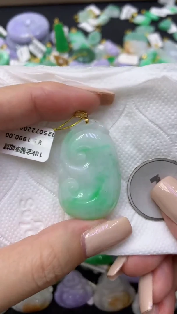 颈饰18K金镶嵌翡翠天然缅甸翡翠A货