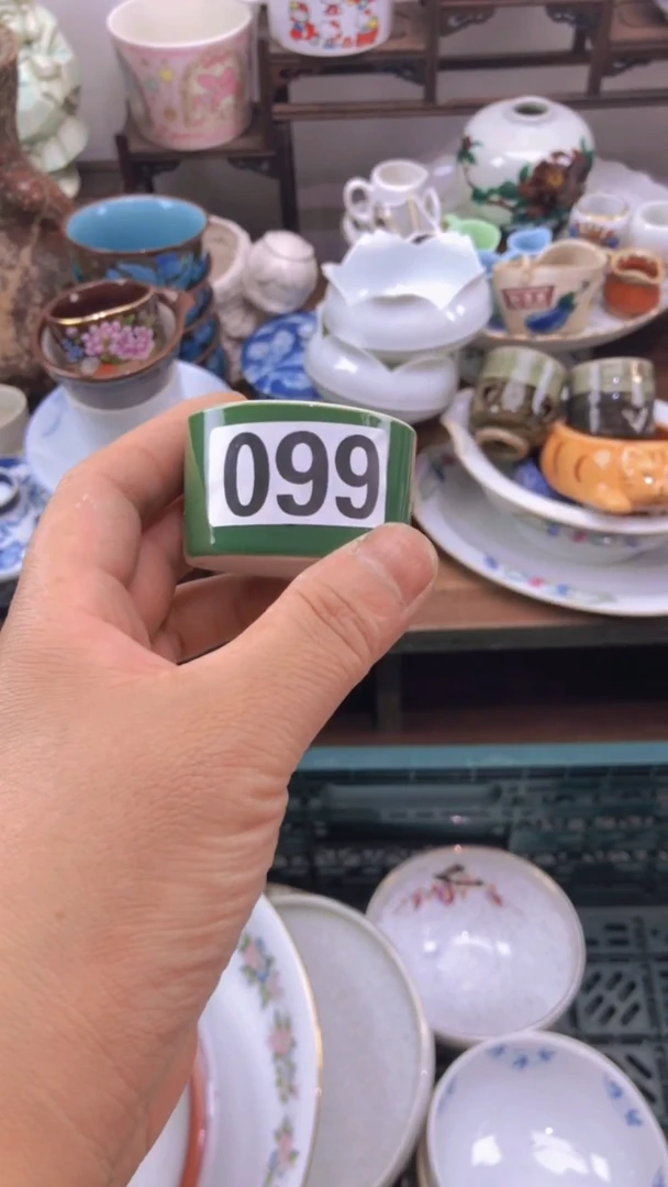 瓷片朝*。A龙华精品陶瓷店