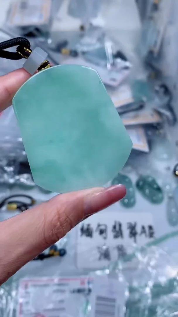 翡翠未镶嵌颈饰吊坠