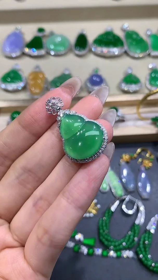 【闪购商品】翡翠吊坠(不含链)18K金镶嵌22团购