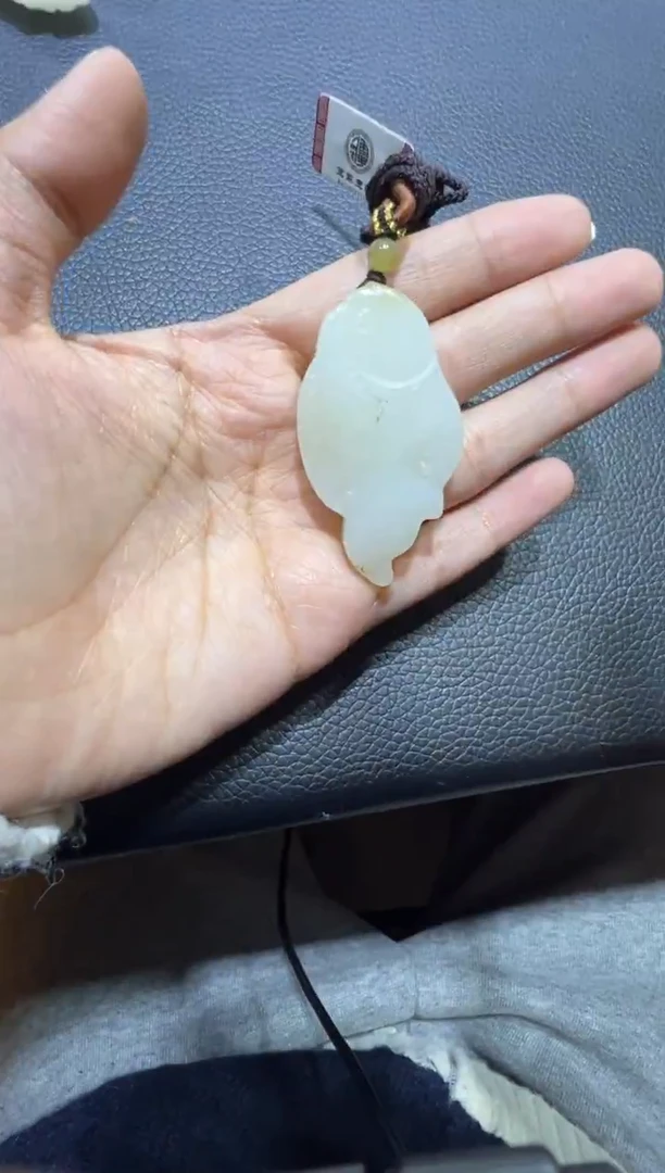 吊坠(赠链)未镶嵌和田玉金山糖白挂件（产地直发）