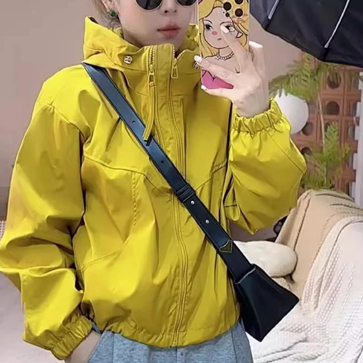 2025新款冲锋衣宽松休闲百塔连帽时尚百搭夹克上衣春季短外套女
