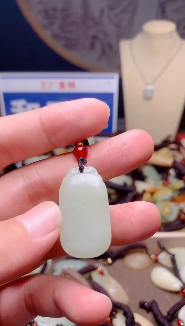 和田玉未镶嵌颈饰1