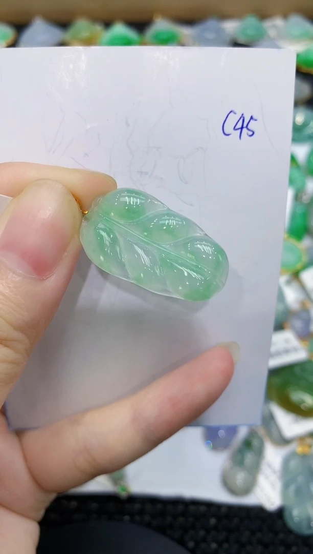 翡翠18K金镶嵌颈饰111111111