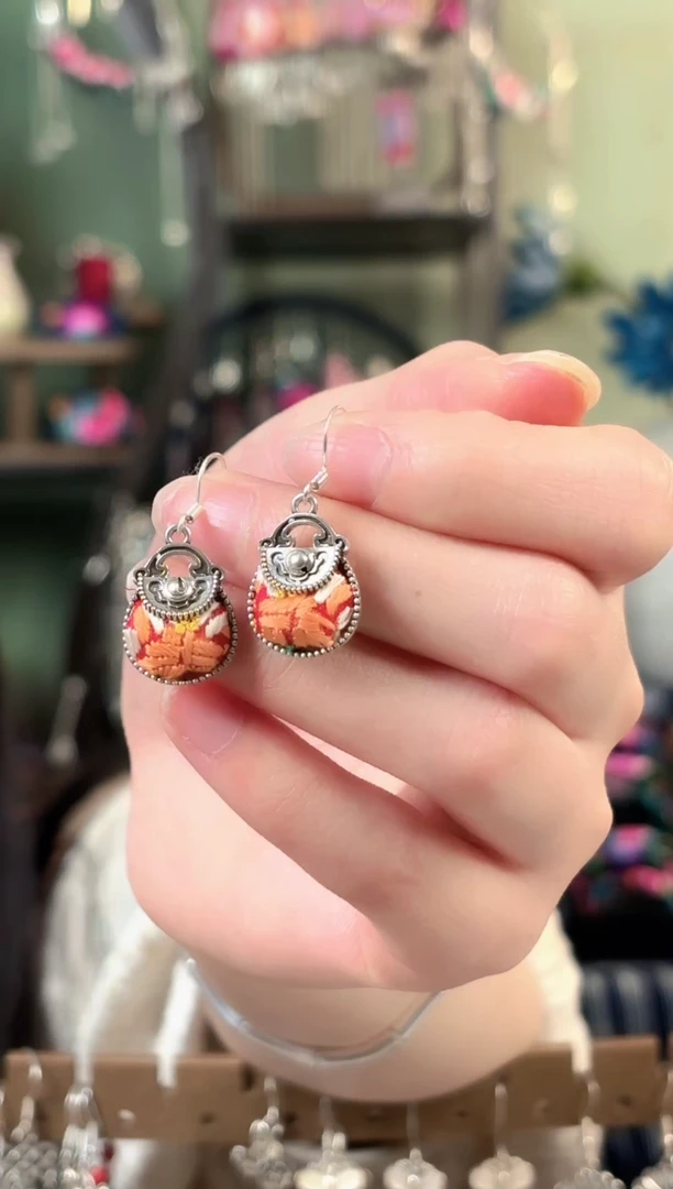 彩云南阁非遗老绣饰品575*