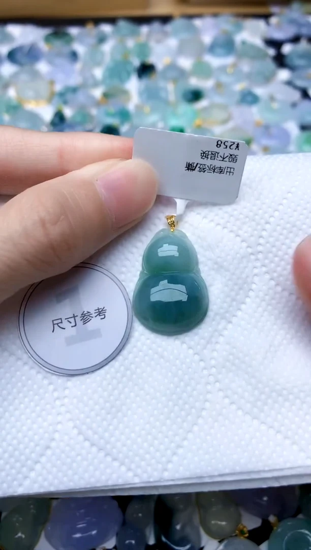 颈饰18K金镶嵌翡翠天然A货翡翠