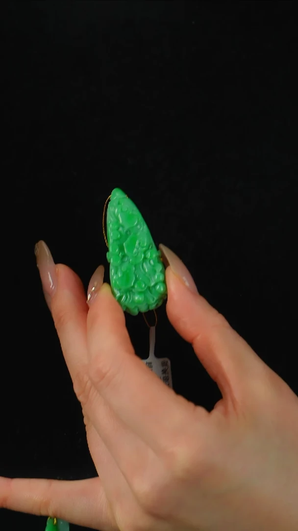 颈饰未镶嵌翡翠白菜