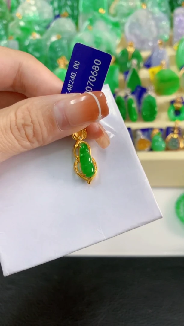 吊坠(不含链)18K金镶嵌翡翠挂件