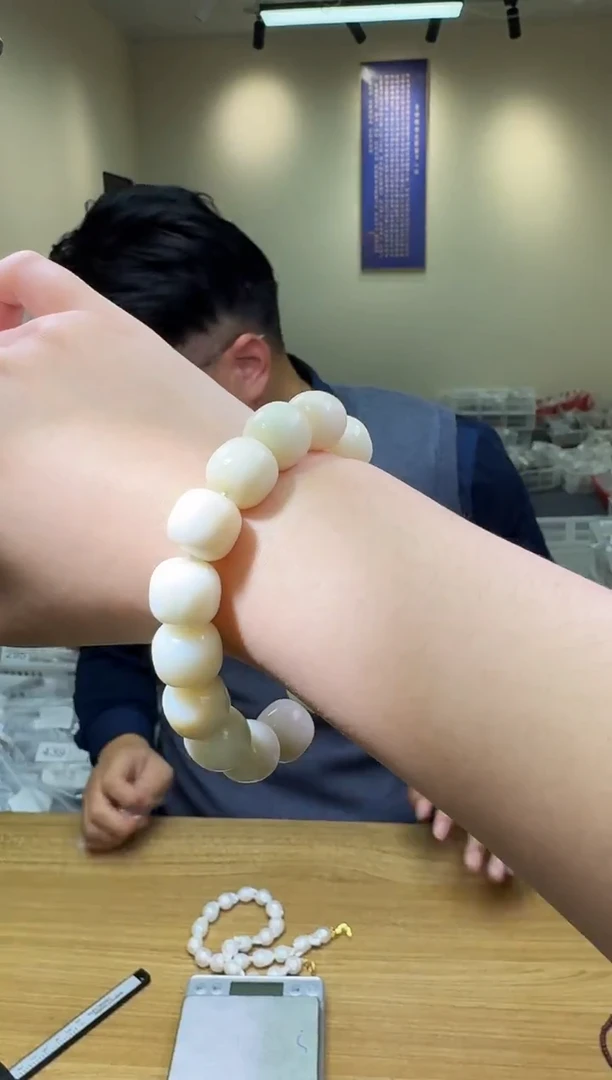 未镶嵌手链和田玉多样性发一件 493