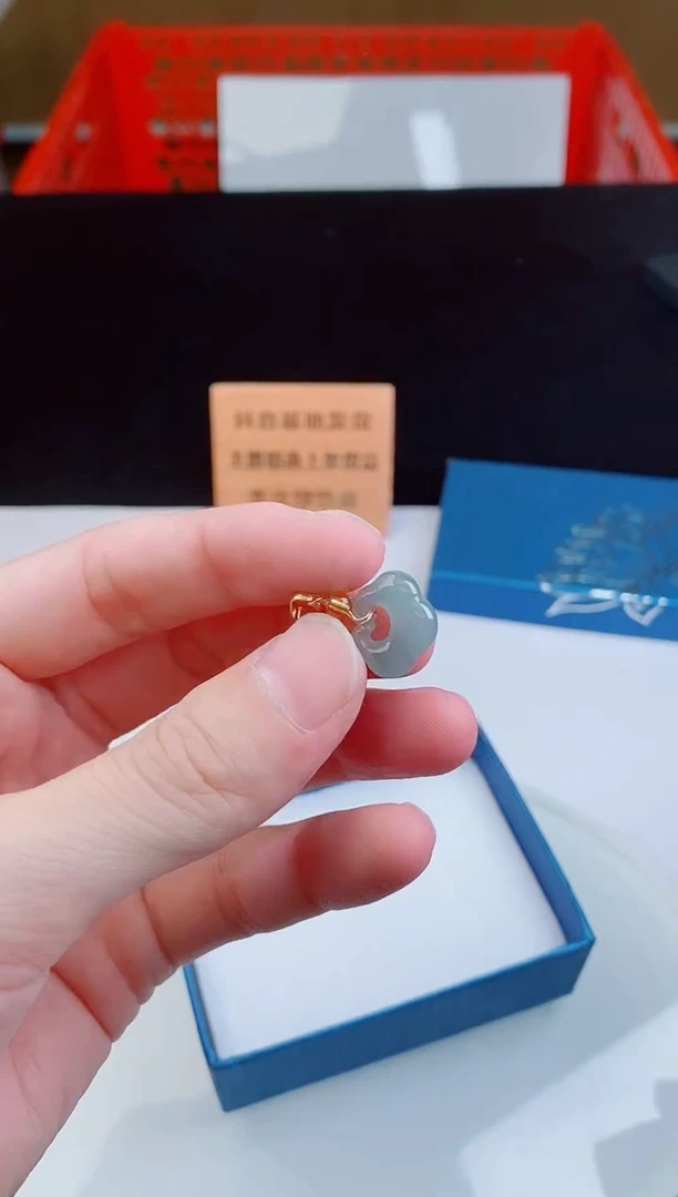 颈饰未镶嵌翡翠  ·