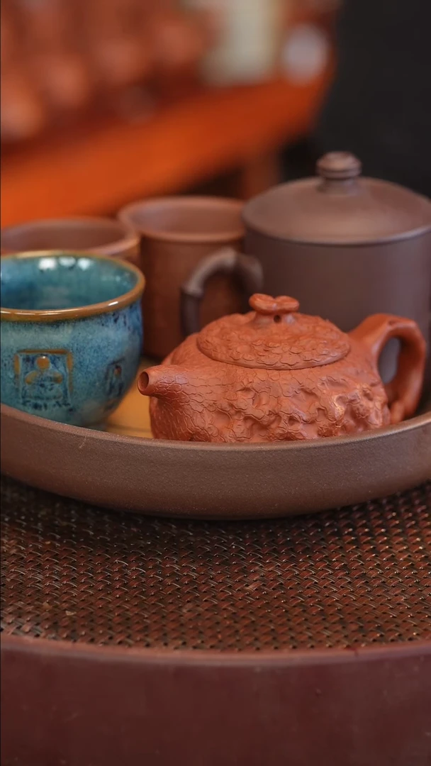 茶壶紫砂一供春一小壶承雕刻随一盖杯一盏一红一紫雕刻杯子【盲盒】