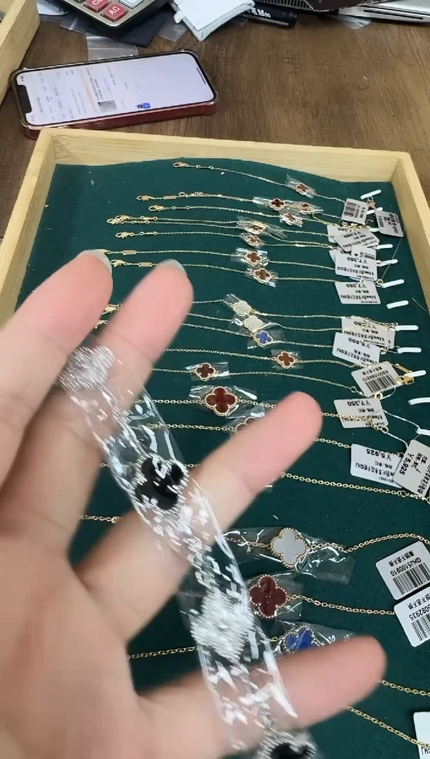 18K金镶嵌手链钻石G****n熊猫手链