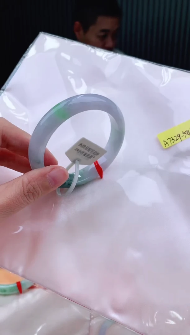 未镶嵌手镯翡翠54+