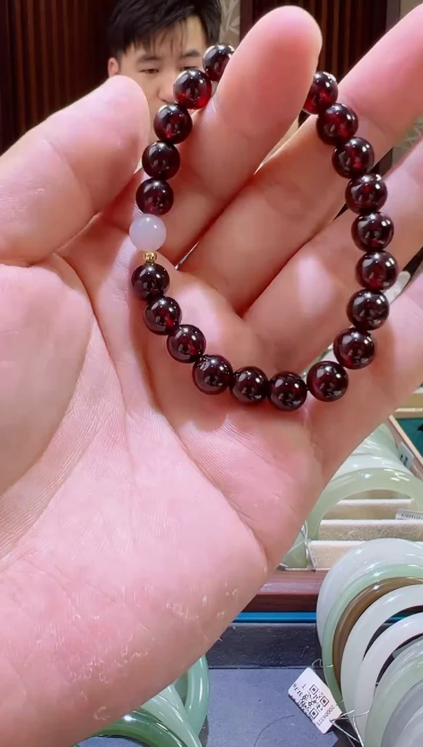 未镶嵌手串石榴石8-9MM酒红色