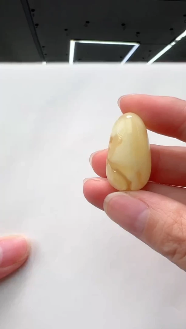 未镶嵌颈饰琥珀吊坠