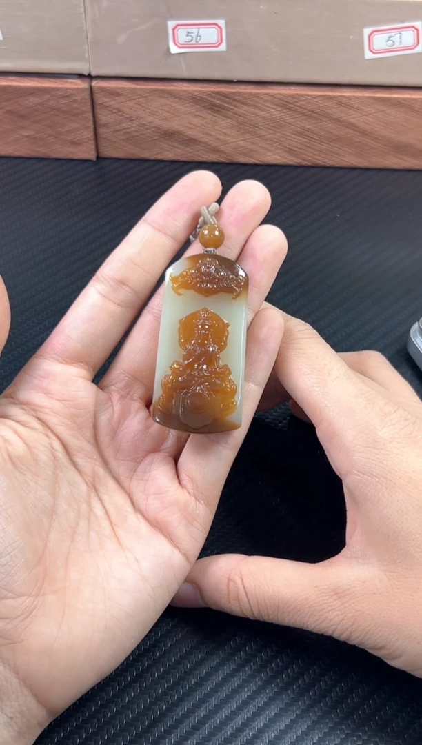 吊坠(赠链)未镶嵌和田玉若羌微色差