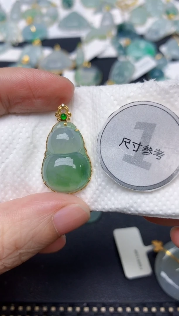 颈饰18K金镶嵌翡翠1****0天然缅甸A货翡翠