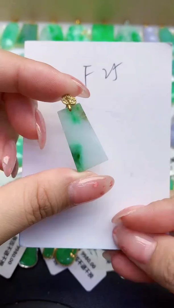 翡翠未镶嵌颈饰缅甸天然翡翠A货