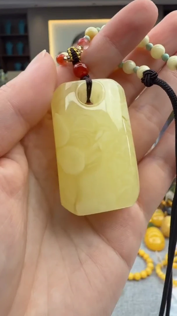 琥珀颈饰未镶嵌257秒拍号 假一罚三