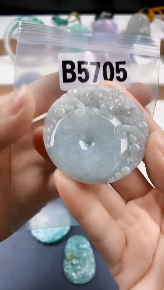 颈饰未镶嵌翡翠天然翡翠吊坠挂件