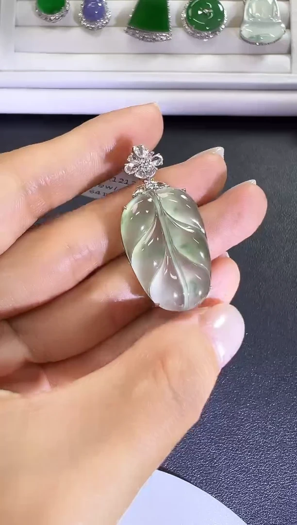 颈饰18K金镶嵌翡翠KHJ1212-036