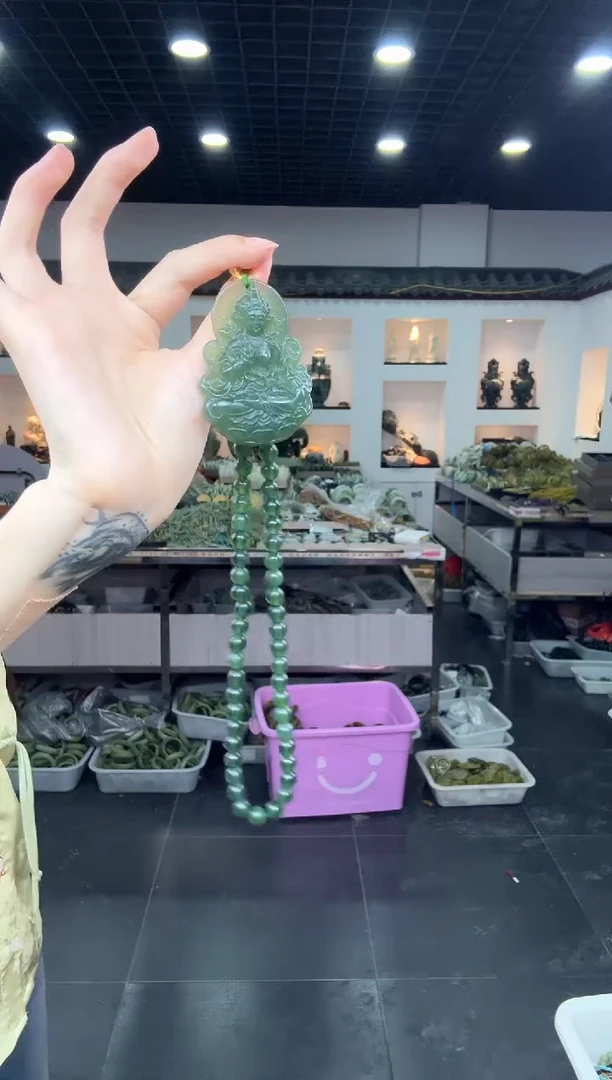 岫玉未镶嵌颈饰精美啤酒瓶底度母