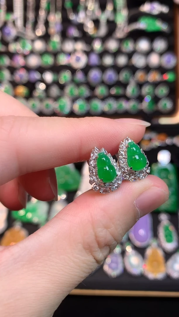 18K金镶嵌翡翠耳饰高冰正阳满绿葫芦耳包