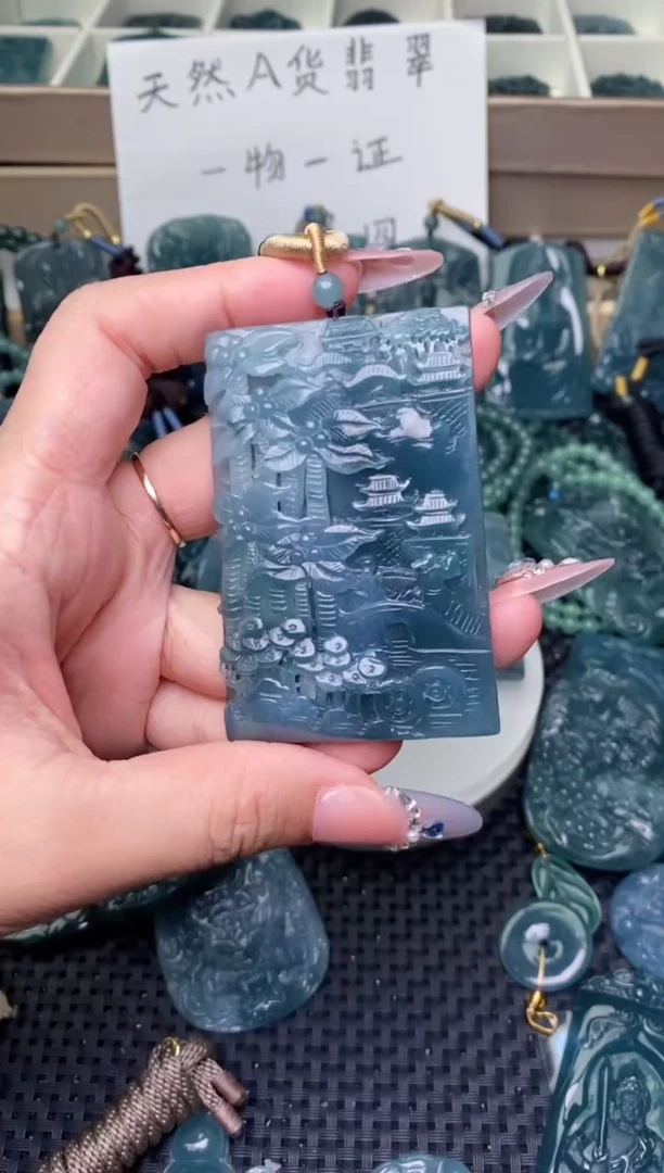 翡翠未镶嵌颈饰