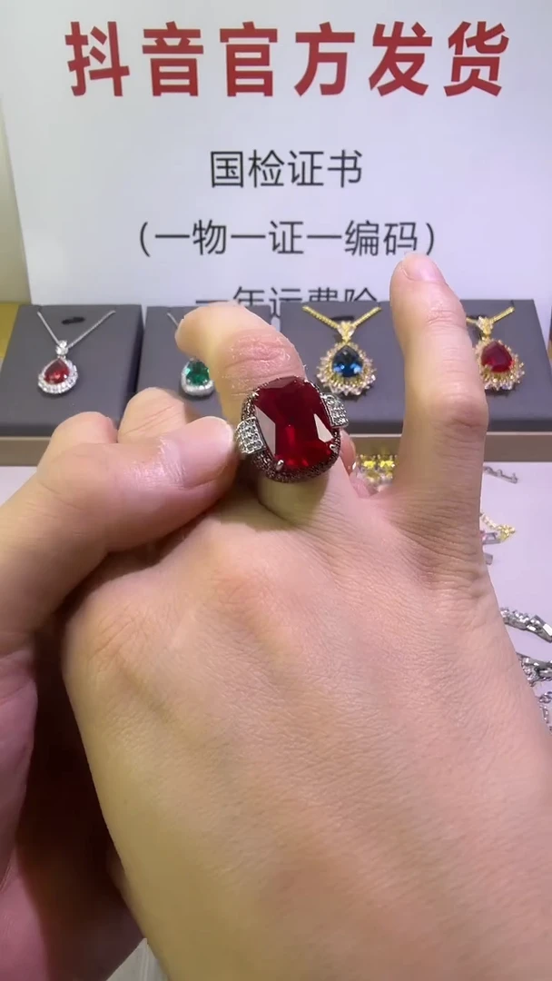 18K金镶嵌戒指红宝石258