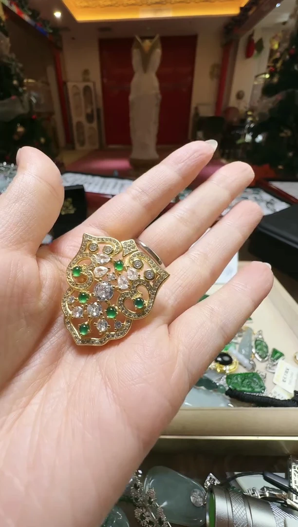 【闪购商品】翡翠吊坠(不含链)未镶嵌翡翠