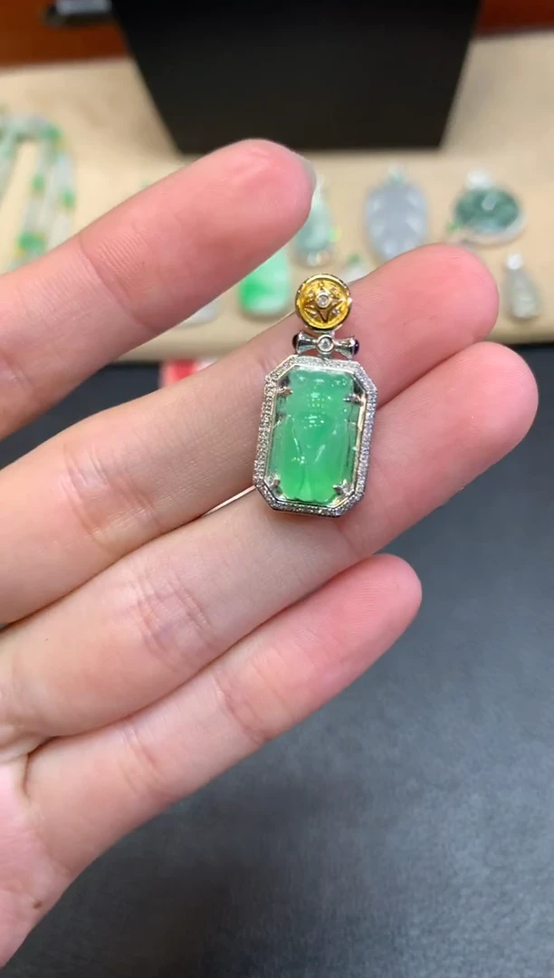 【闪购商品】翡翠颈饰18K金镶嵌【无鉴赏期】