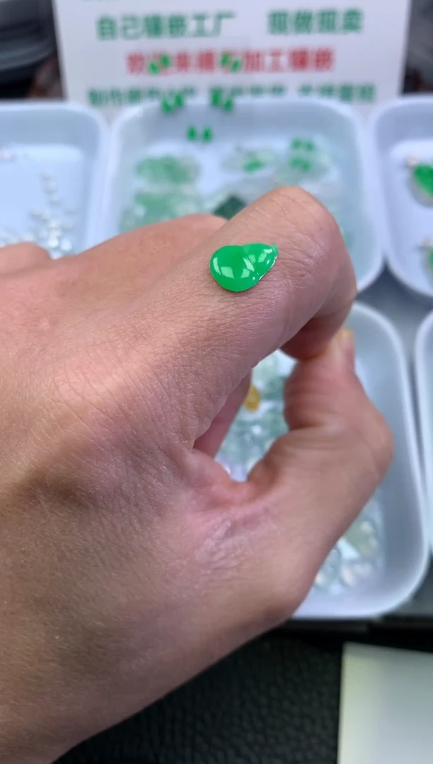 【闪购商品】翡翠颈饰未镶嵌葫芦