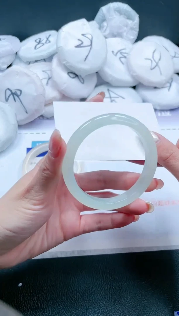 【闪购商品】石英质玉手镯未镶嵌19J140-57