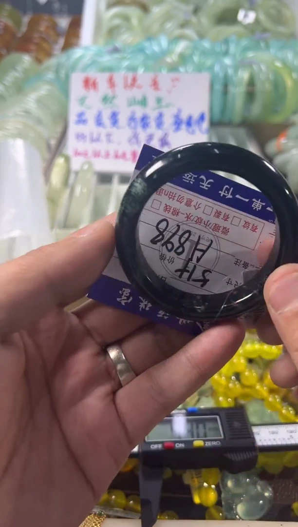 未镶嵌蛇纹石玉手镯1