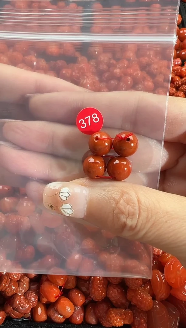 颈饰未镶嵌南红玛瑙1