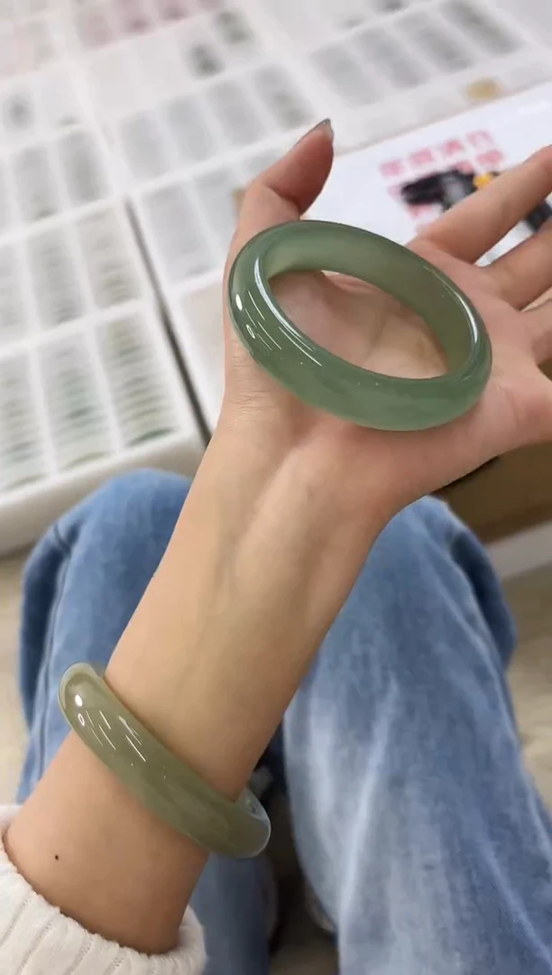 未镶嵌手镯石英质玉44-54D