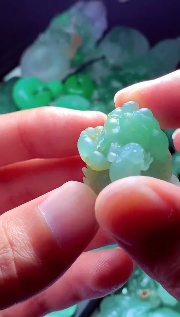 未镶嵌定制翡翠山**?翡翠毛货定制