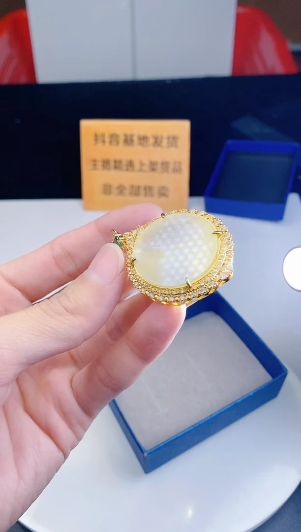 颈饰未镶嵌翡翠·