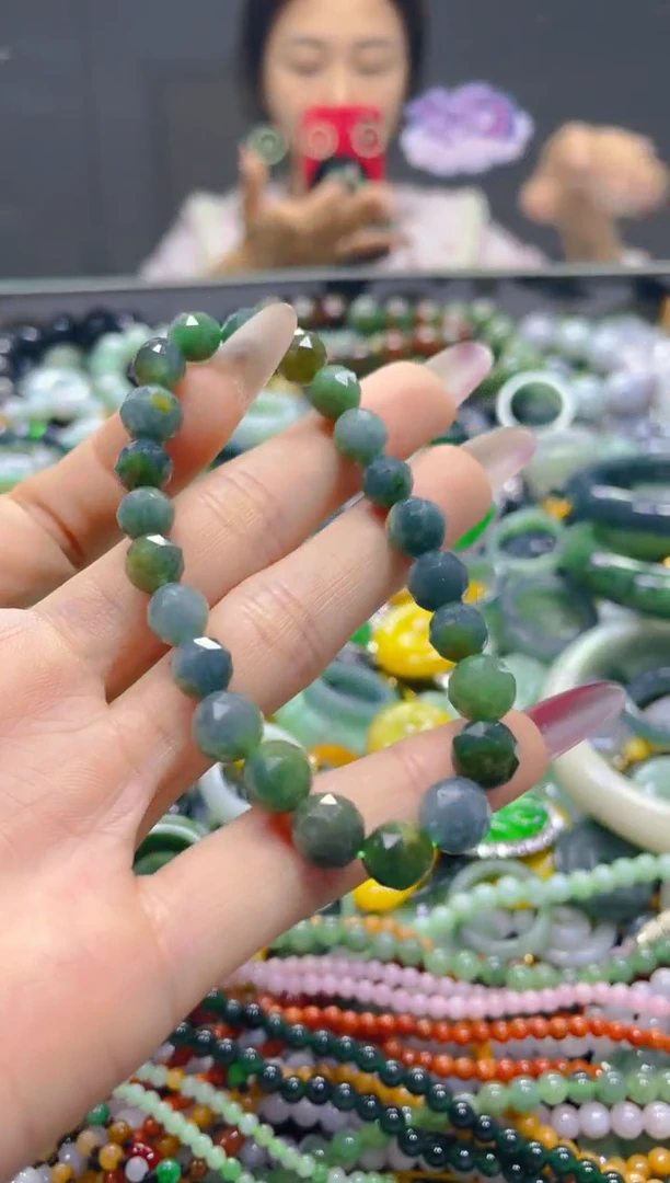 颈饰未镶嵌翡翠7MM/J/翡翠A货，一件也是批发价