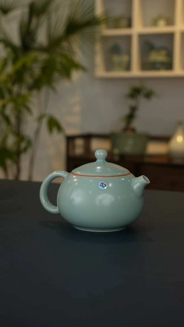 52号 天青釉西施壶精品无纹  230CC