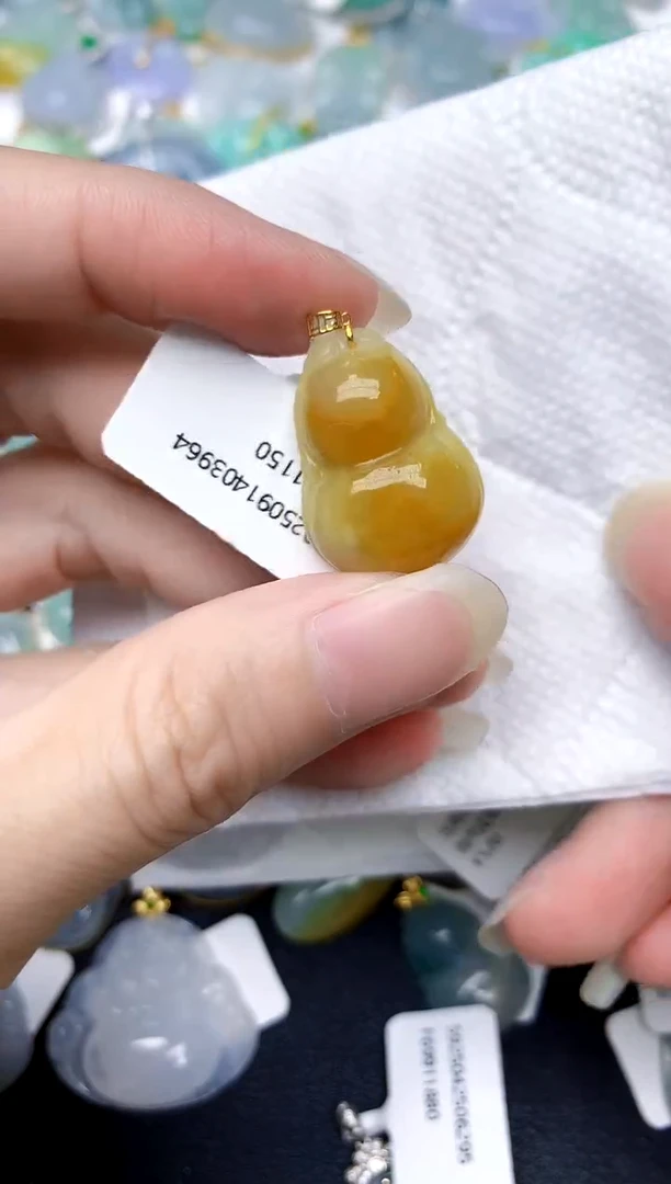 颈饰18K金镶嵌翡翠天然A货翡翠