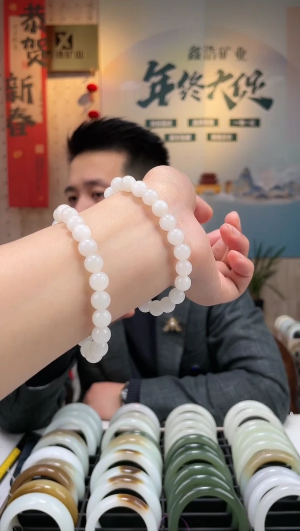 【闪购商品】和田玉手链未镶嵌高白玉卡8手串多样性发一条